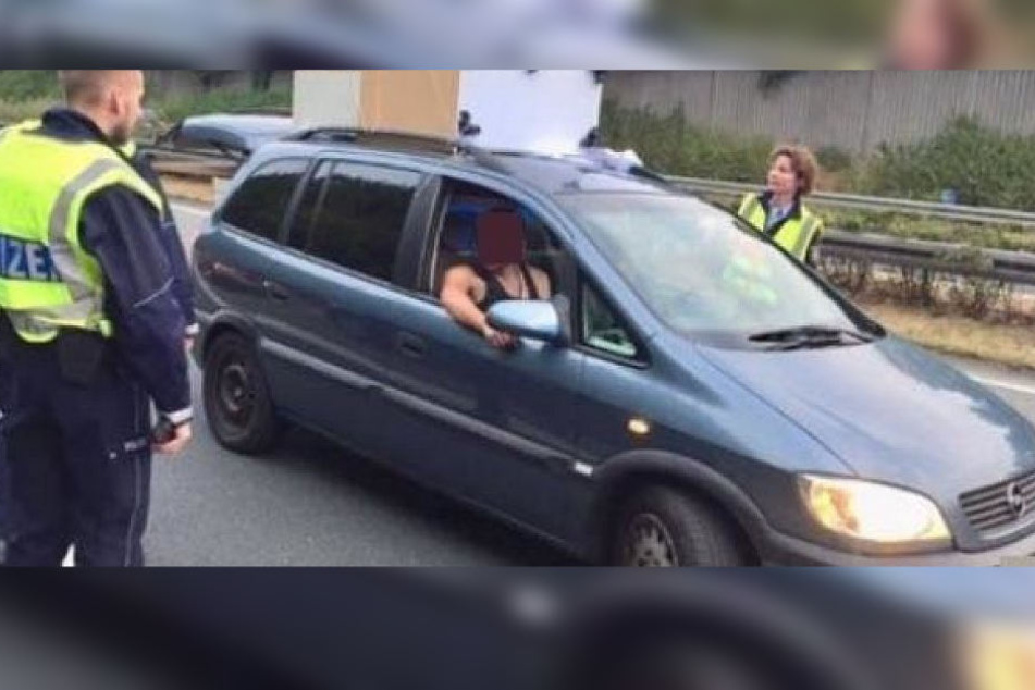 Eine halbe Küche fuhren die beiden Männer in ihrem Opel durch die Gegend.