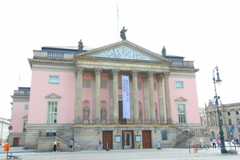 In der Deutschen Staatsoper wird ein Konzert gegeben, bei dem Bundeskanzlerin Merkel und Polens Ministerpräsident Morawiecki erwartet werden.