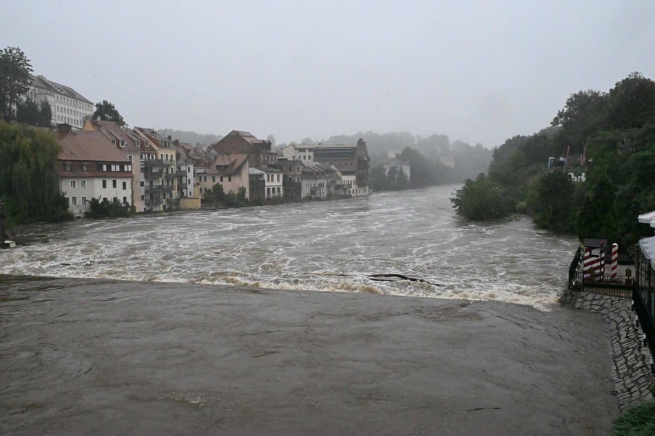 In Görlitz sorgt anhaltender Regen für Überschwemmungen.