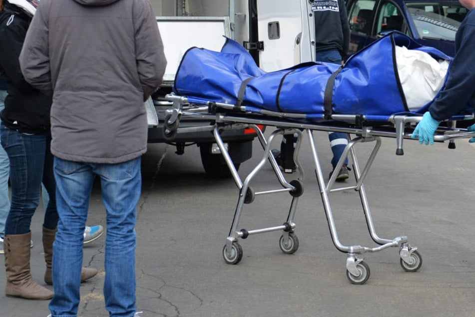 Das Opfer starb durch unzählige Stiche in den Hals (Symbolbild).