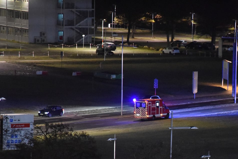 Ein Rettungswagen brachte die Frau ins Krankenhaus.
