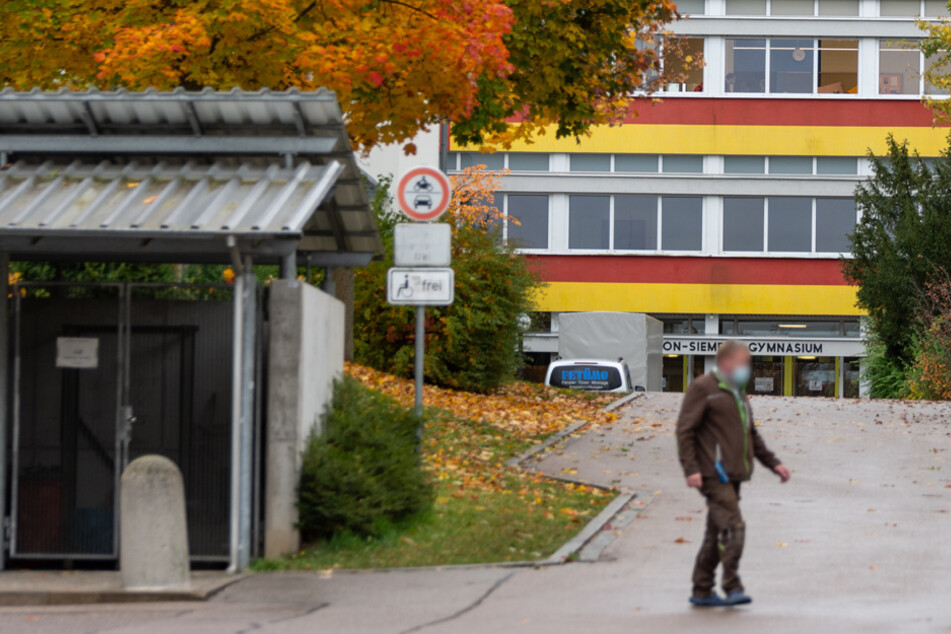 Auf dem Werner-von-Siemens-Gymnasium sind 118 Schüler und 13 Lehrkräfte isoliert worden.