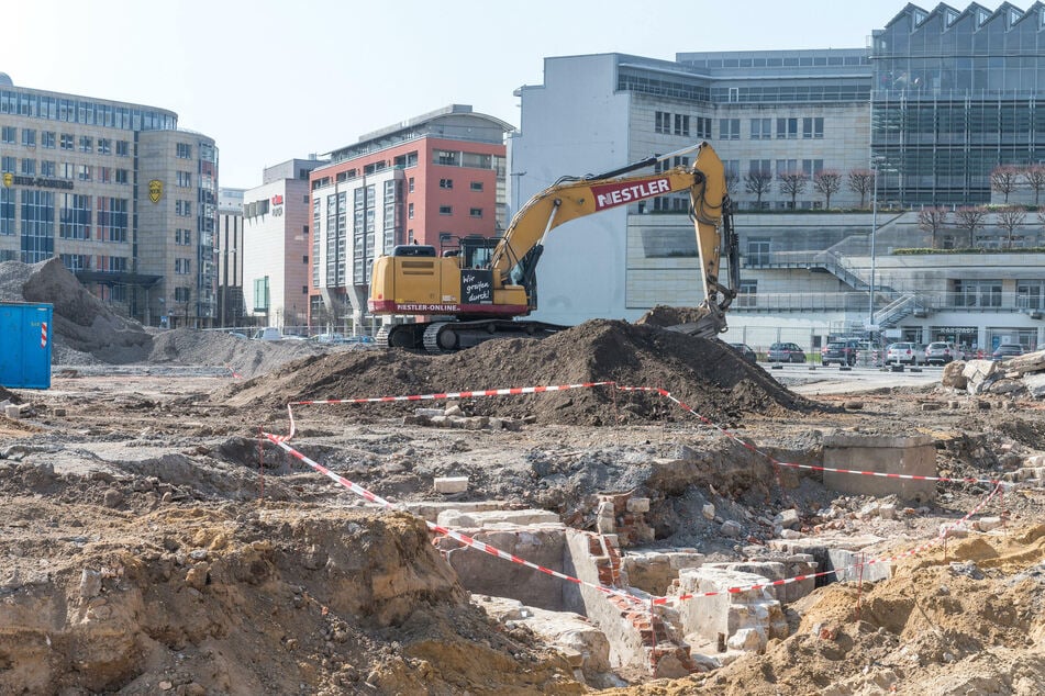 Am Ferdinandplatz stehen die Bagger still.