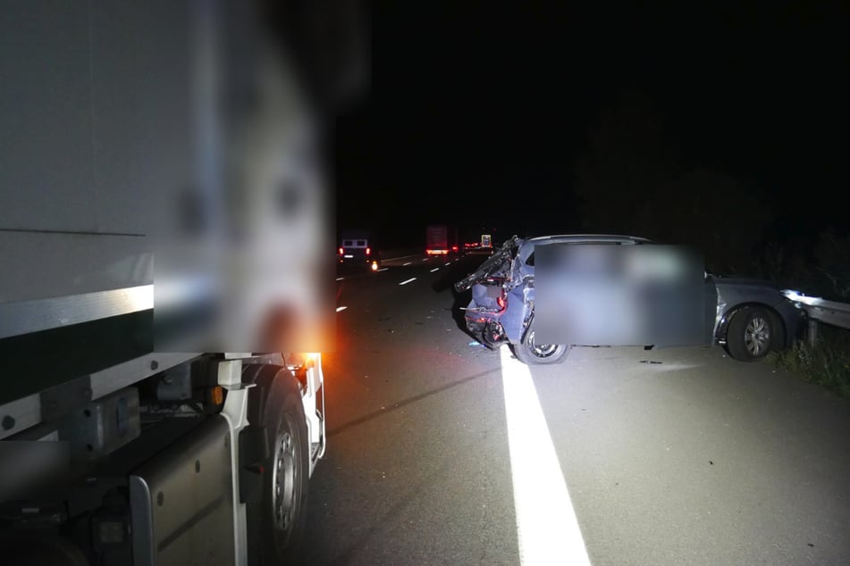 Auf der A1 zwischen Bremen und Hamburg ist ein 58-Jähriger bei einem Unfall ums Leben gekommen. Der mutmaßliche Verursacher fuhr einfach weiter.