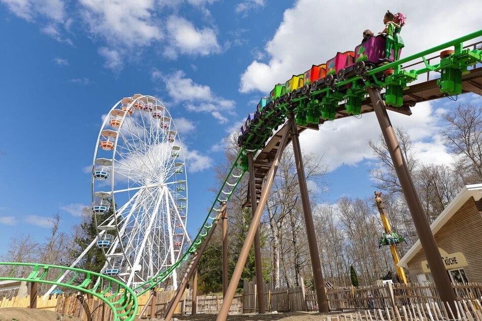 Im Freizeitpark Traumland stehen unter anderem Abenteuerspielplätze, eine Wildwasserbahn und ein Riesenrad zur Auswahl.