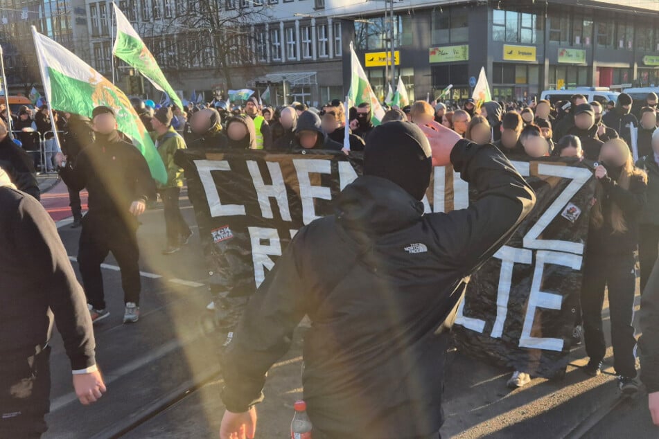 Teilweise vermummt, jung und radikal: Die Gruppe "Chemnitz Revolte" demonstrierte unter anderem Anfang Januar 2025 gegen die Eröffnung der Kulturhauptstadt.