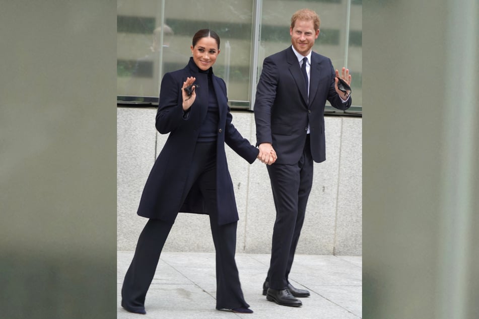 Was für ein toller Style! Prinz Harry (37) und seine Ehefrau Meghan (40) kamen am Donnerstag in New York an.