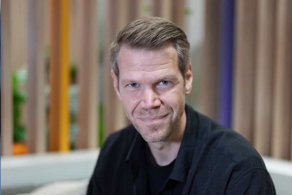 HSV-Vorstand Eric Huwer (42) hat sich positiv zu einer möglichen Verpflichtung von Kathleen Krüger geäußert.