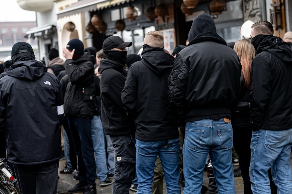 Die Polizei konnte vier junge Männer festnehmen. (Archivbild)