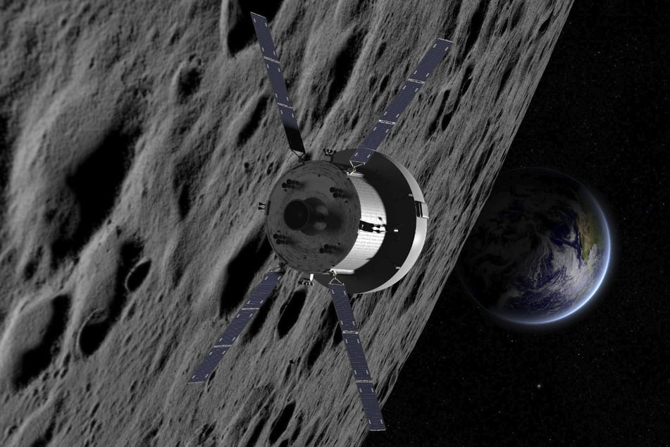 So stellen sich die Airbus-Leute den Flug des Orion-Raumschiffs um den Mond vor. (Visualisierung)