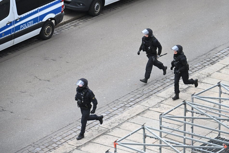 ...und die Polizei hinterher.