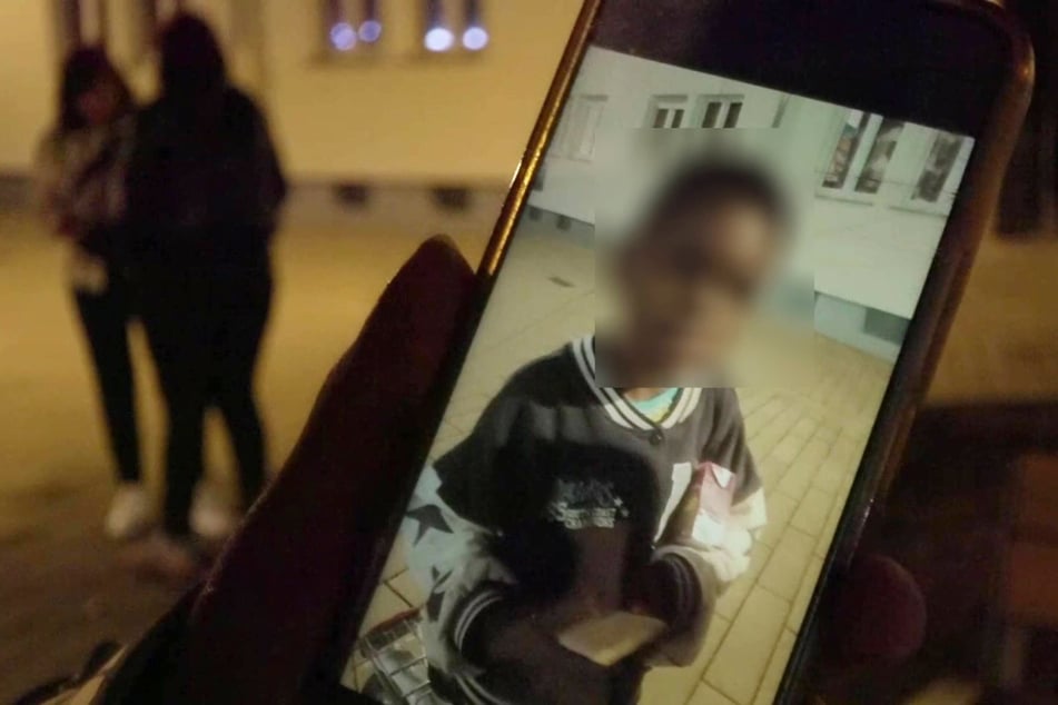 Zeugen erkannten den vermissten Jungen (6) und wählten den Notruf.