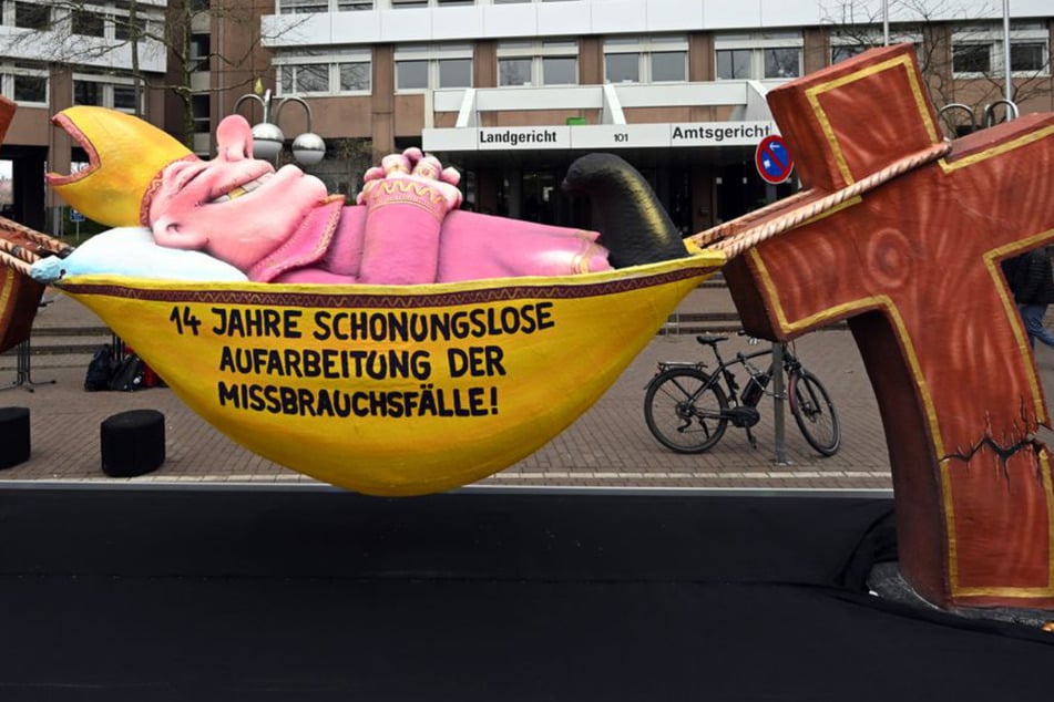 Entsetzen nach Urteil: Erzbistum Köln haftet nicht für verurteilten Missbrauchspriester