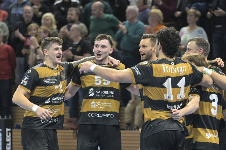 Beim HC Elbflorenz herrscht aktuell gute Laune. Sonntag kommt Timo Löser (26, 2.v.l.) erstmals seit seiner Verletzung zum Einsatz - und will im Anschluss mit seinen Jungs feiern.