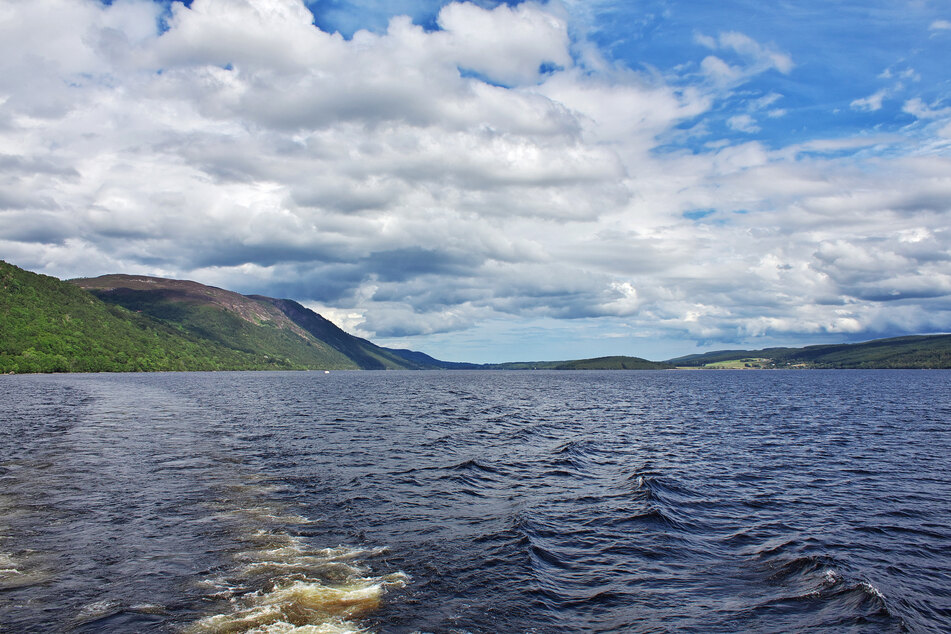 Loch Ness ist der zweitgrößte See in Schottland - irgendwo hier soll sich Nessie verstecken.