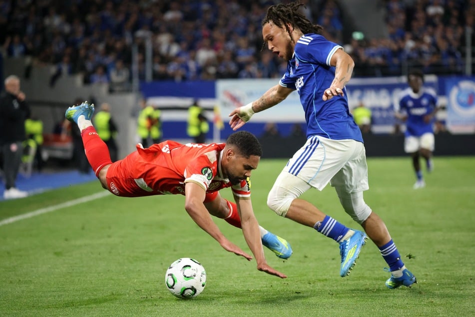 Auch Diego Moreira (22, r.) von Racing Straßburg soll ein Kandidat bei den Bullen sein.