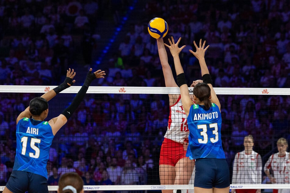 Die Außenangreiferin (r.) gilt als Juwel und spielte zuletzt mit Japan beim Finalturnier der Nations League in Polen. Am Ende belegte ihr Land Platz vier.