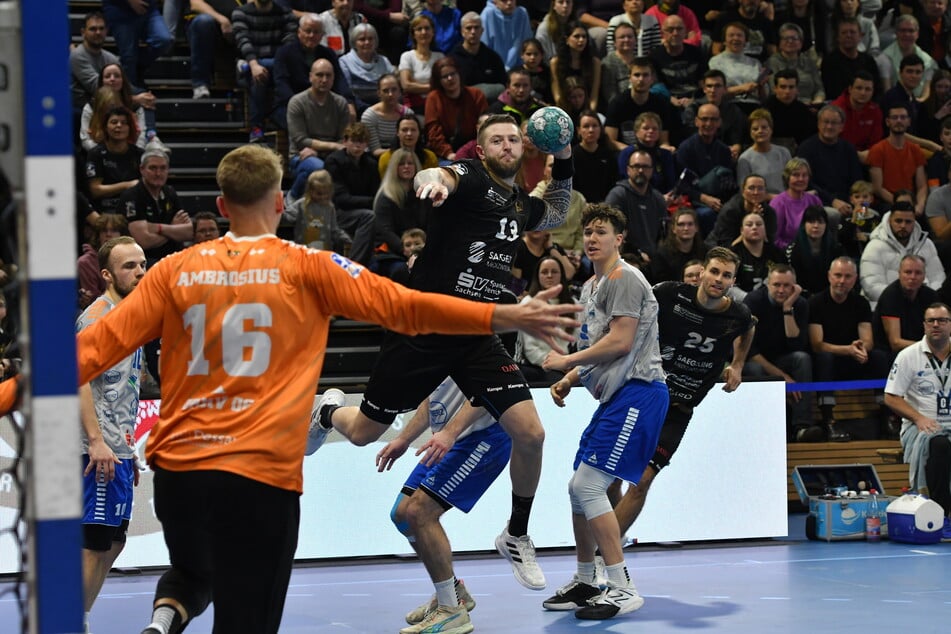 Erlebt den nächsten Heimspieltag des HCE am Freitag (21.2.) gegen die HSG Nordhorn-Lingen.
