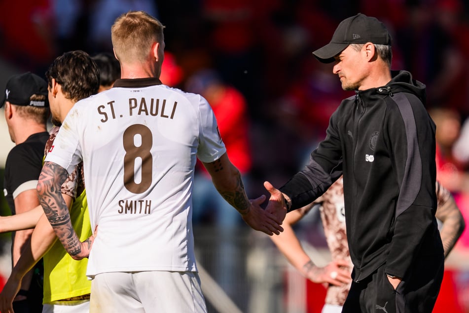 Eric Smith (29, l.) gab sein Comeback beim FC St. Pauli und sprach nach der Heidenheim-Pleite Klartext.