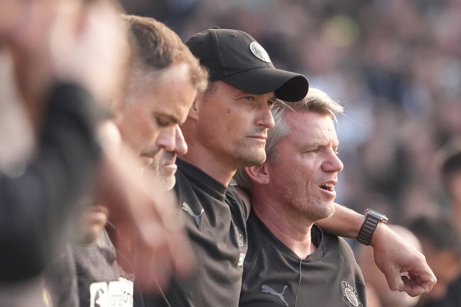 Beim Elfmeterschießen musste Alexander Blessin (52, M.) die Zähne zusammenbeißen.
