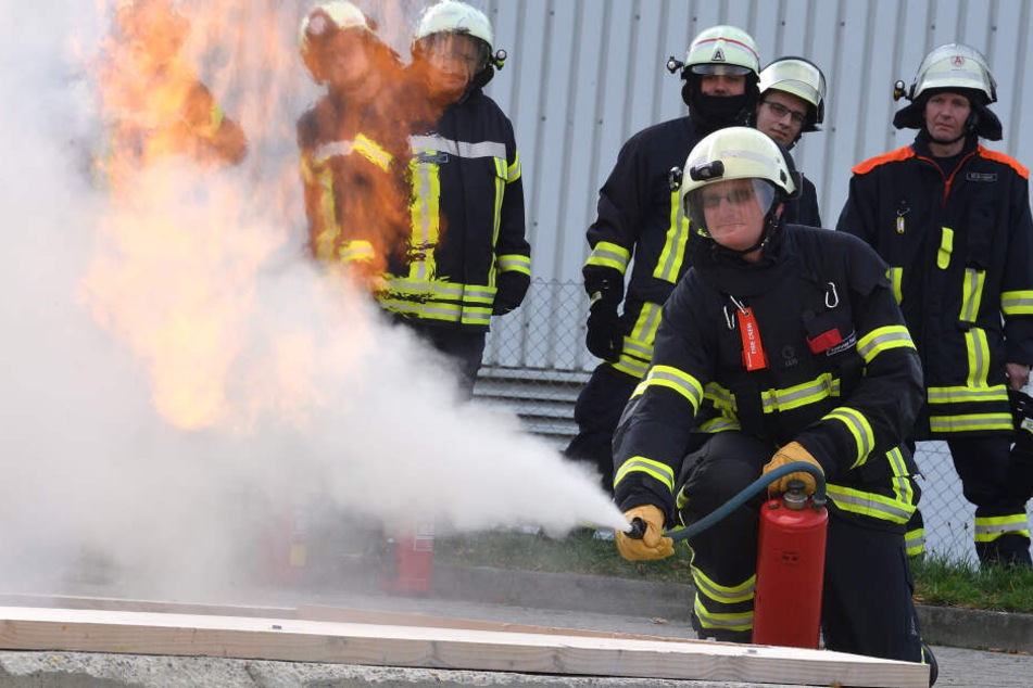 Nach einem ordentlichen Knall wurde das Feuer professionell von de Kameraden gelöscht.