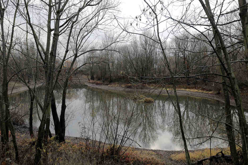 An einem See an der Straße Auf dem Mirzengrehn wurden die Kleiung und Tasche der 17-Jähringen gefunden.