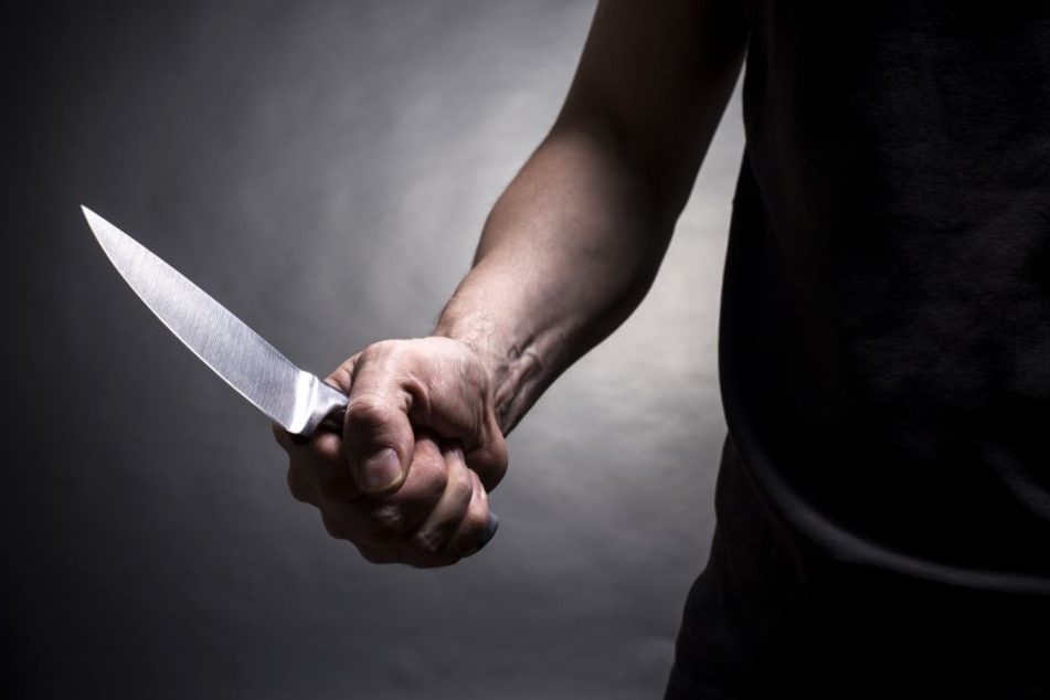 Mit dem Survivalmesser attackierte der Mann die Polizisten. (Symbolbild)