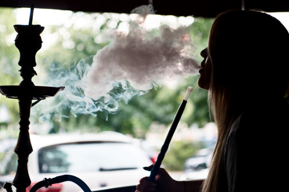 Shisha-Bars erfreuen sich wachsender Beliebtheit und sind überall zu finden (Symbolbild).