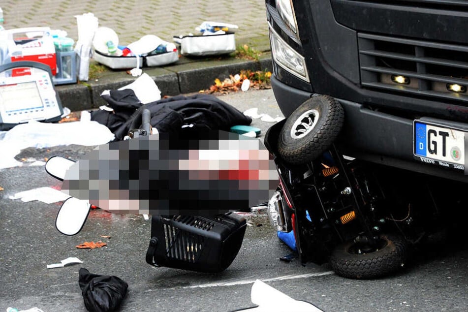 Der Truck begrub ihn unter seiner rechten Seite.