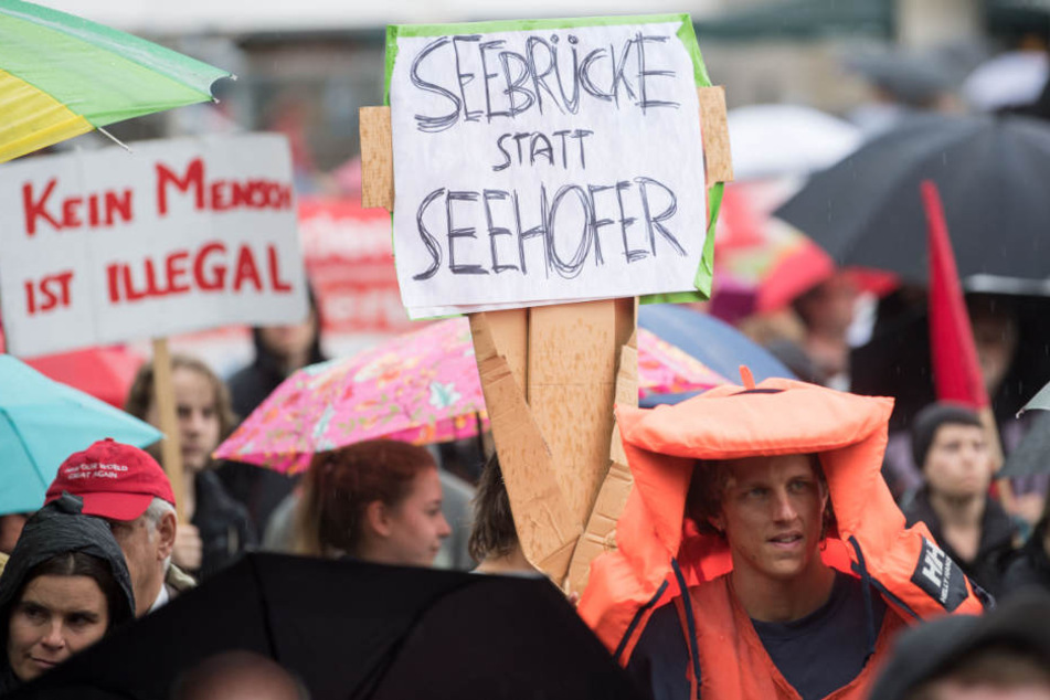 Trotz des Regens marschierten die Demonstranten am Samstag.