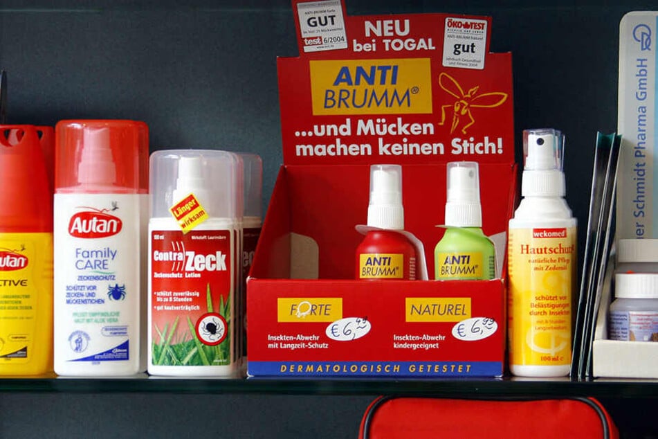 Bei Mückensprays sollten die chemischen Wirkstoffe DEET und Icaridin enthalten sein.