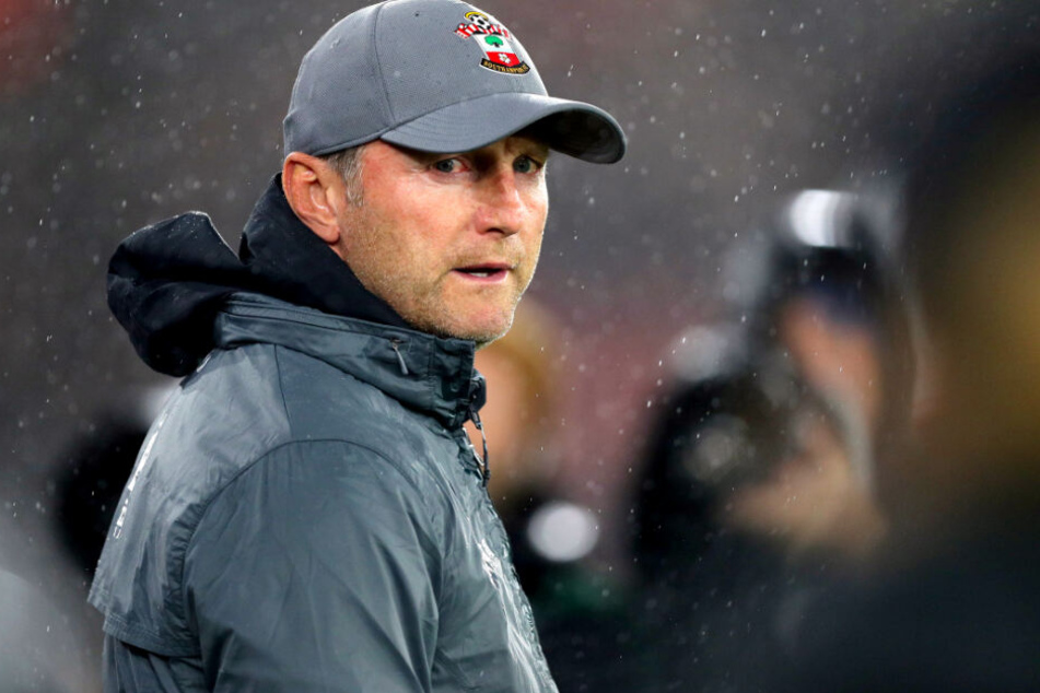 Da stand er im Regen und musste es mit Ansehen. Leicester verprügelte den FC Southampton.