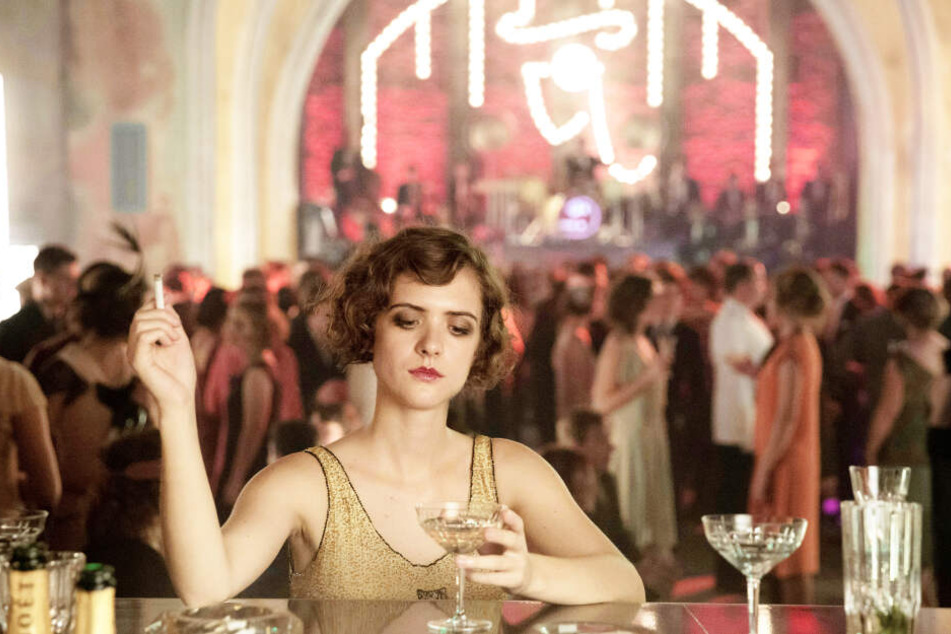 Liv Lisa Fries in einer Szene der dritten Staffel der Serie "Babylon Berlin".