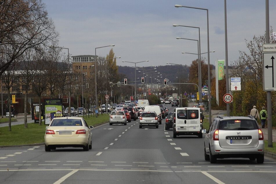 Der BMW raste mit viel zu hoher Geschwindigkeit unter anderem über die Washingtonstraße in Dresden. (Archivbild)