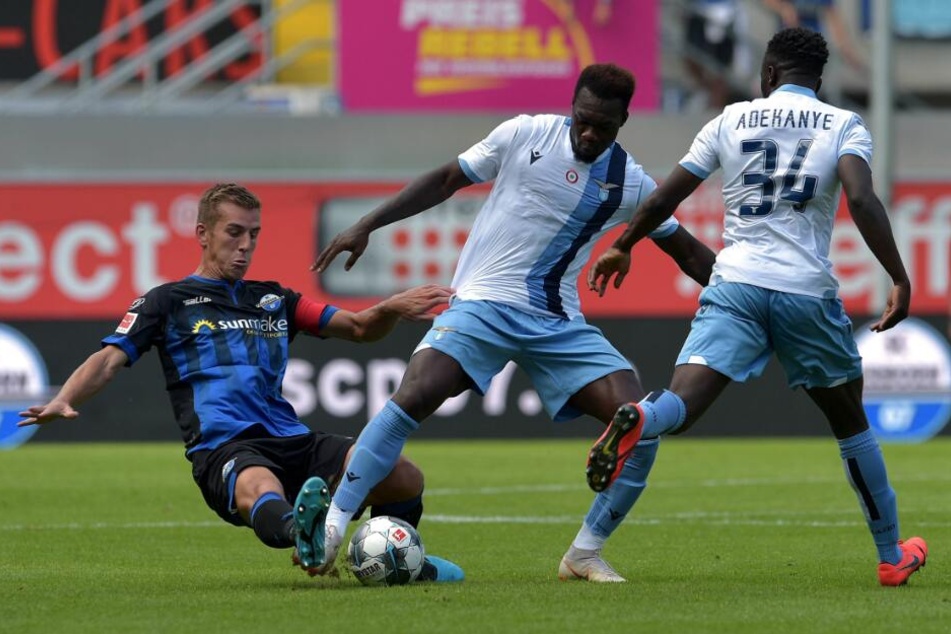 Innenverteidiger Uwe Neuhaus (l.) will sich gegen den SV Rödinghausen auch ins Zeug legen.