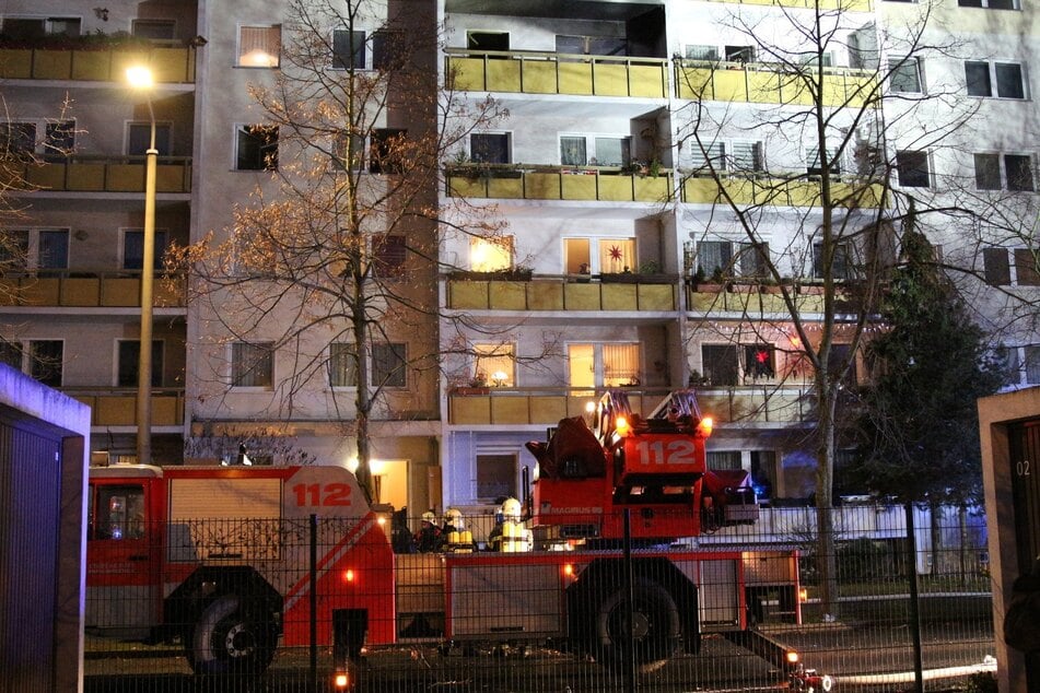 Leipzig: Feuer in Leipzig-Grünau: Mehrere Bewohner aus brennendem Haus evakuiert