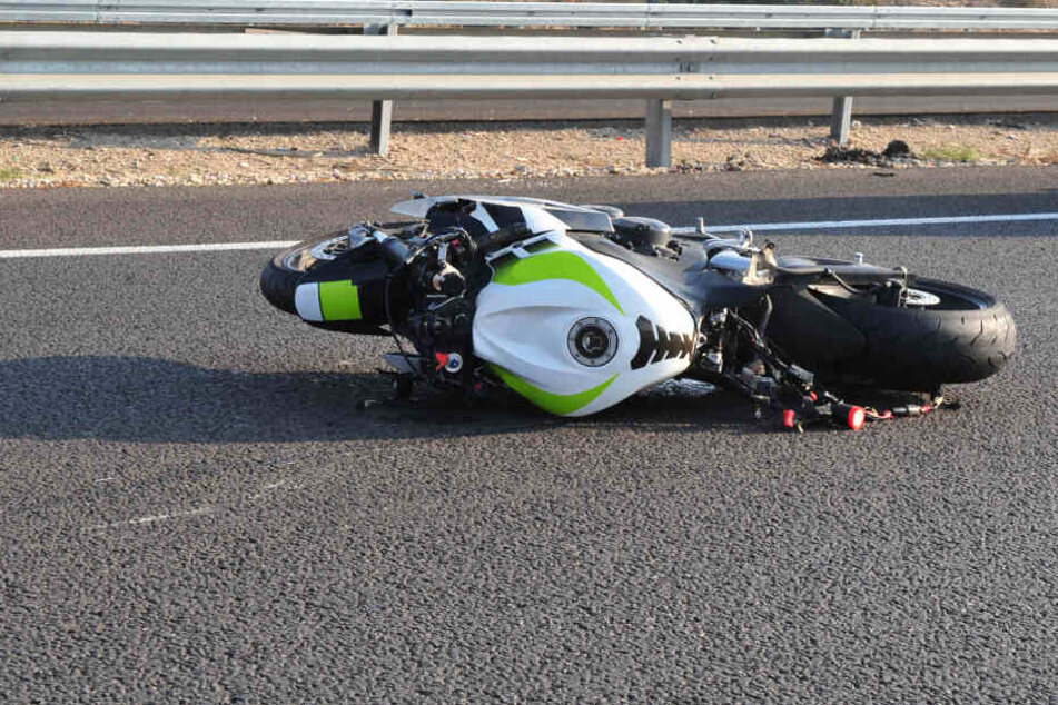 Der 60-jährige Motorradfahrer starb an der Unfallstelle (Symbolbild).