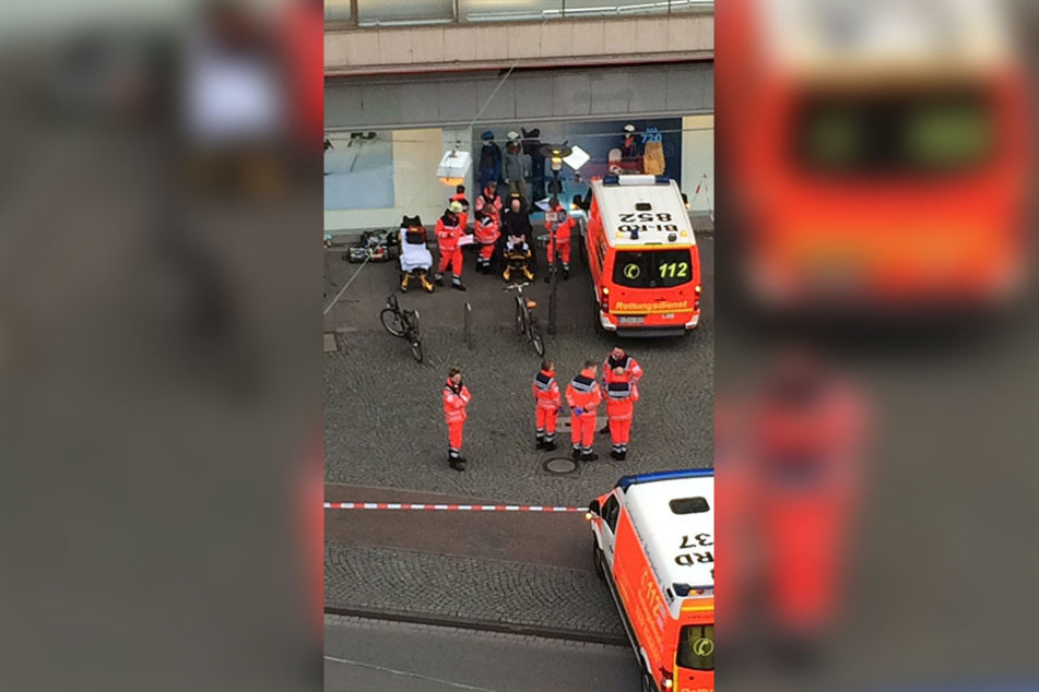 Erste Menschen werden behandelt.
