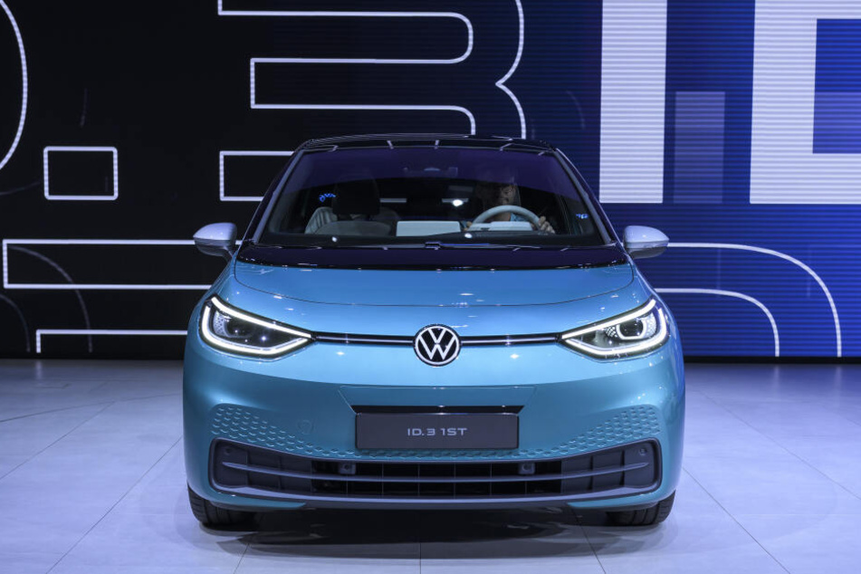 Das neue Elektroauto ID.3 der Marke Volkswagen wird bei der Volkswagen Group Night auf dem Messegelände der IAA (Internationale Automobil-Ausstellung) präsentiert.