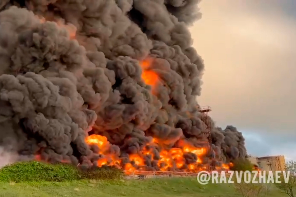 Auf der von Russland annektierten Schwarzmeer-Halbinsel Krim ist in der Hafenstadt Sewastopol bereits Ende April ein Treibstofftank in Brand geraten.