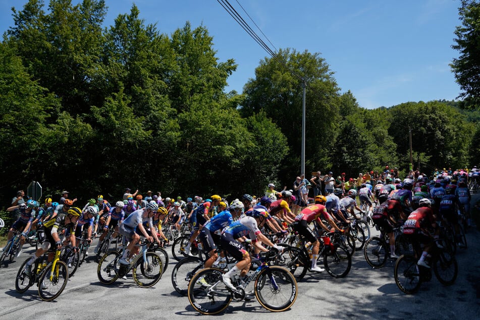 Ein schwerer Unfall sorgte am Sonntagnachmittag bei der Tour de France für einen Schockmoment. (Symbolfoto)