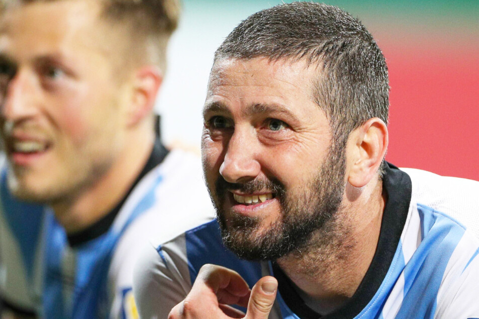 Sascha Mölders (36) und der TSV 1860 München werden am 4. Dezember gegen den 1. FC Magdeburg im Weihnachtstrikot auflaufen.