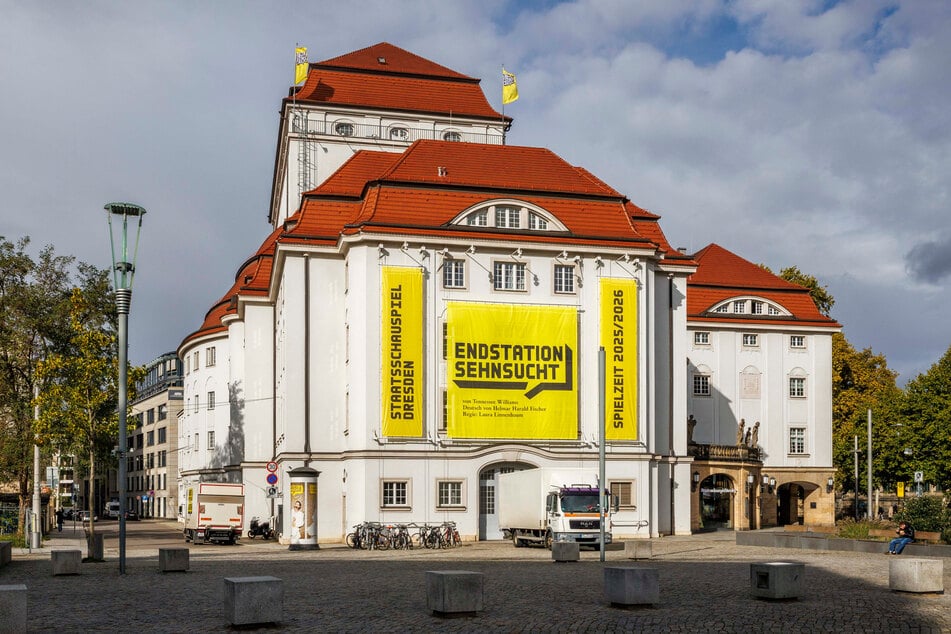 Das Gastro-Team der "Kulinarischen Bühne Dresden" versorgt Gäste und Mitarbeiter im Schauspielhaus.