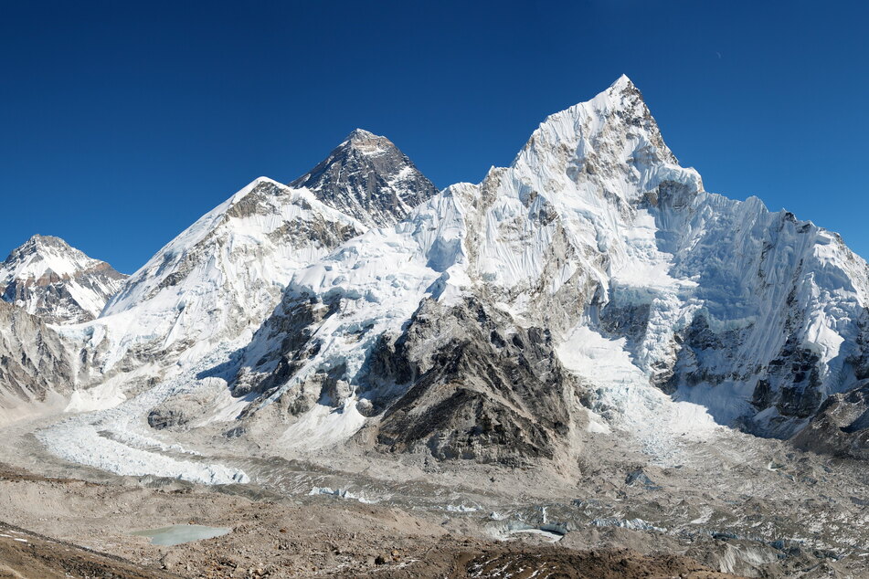Panoramablick auf den Mount Everest (8849 m).