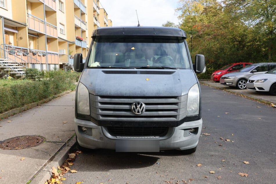Am Ziel angekommen endet für den Bus dann die Reise. Er soll für gute Zwecke versteigert werden. Darüber hinaus wollen die Abenteurerinnen Schulmaterial zur Spende mitnehmen.