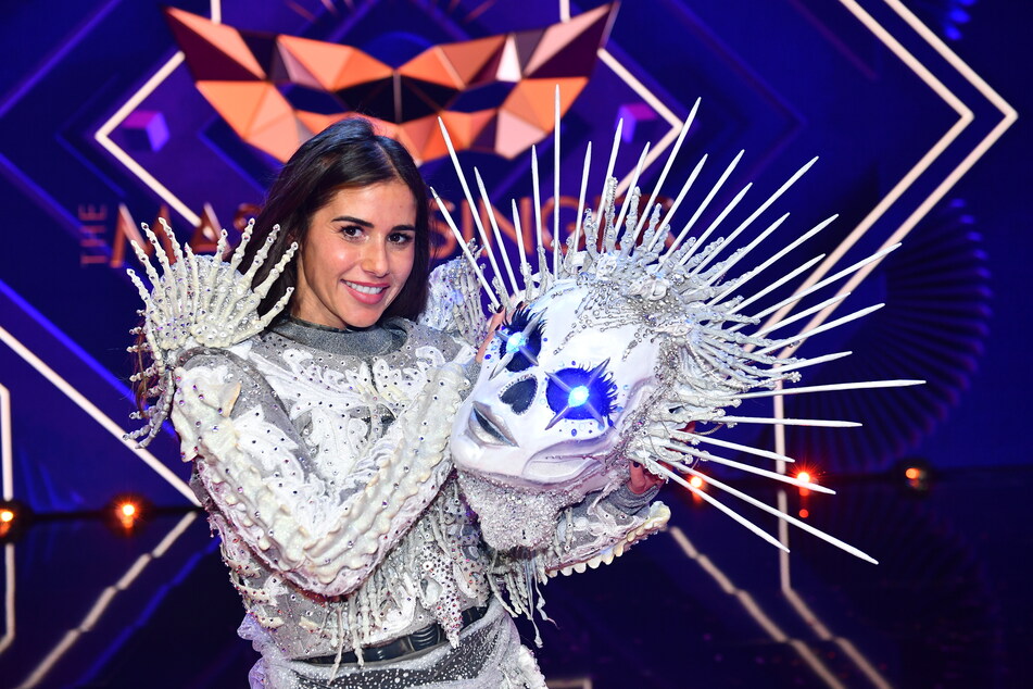 Sängerin Sarah Lombardi (28) hat im Kostüm des Skeletts die ProSieben-Show "The Masked Singer" gewonnen.
