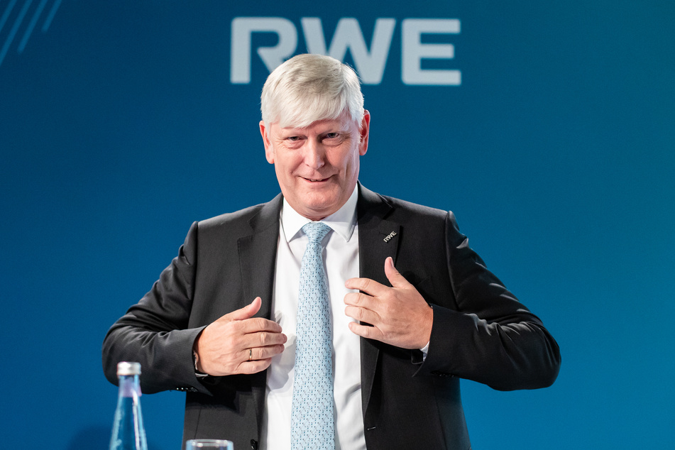 Laut RWE-Vorstandschef Rolf Martin Schmitz sollen die Beschäftigten des Energiekonzerns in den nächsten Wochen geimpft werden.