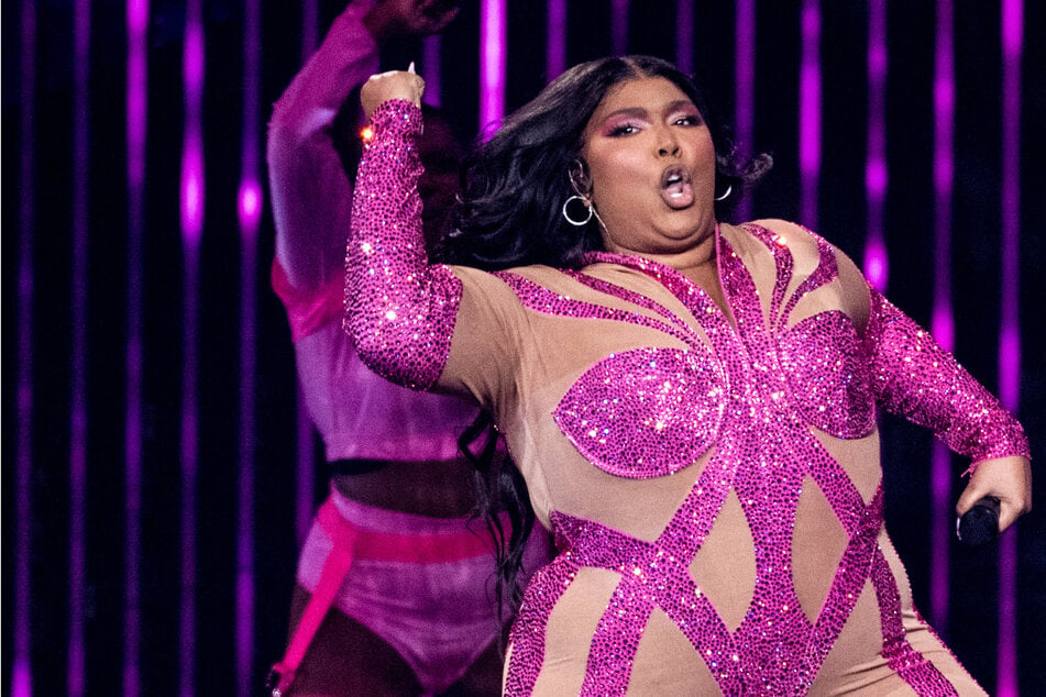 Lizzo enters her leopard print era with iconic prowess on tour