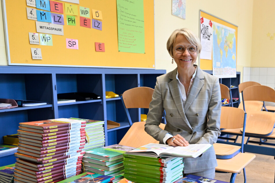 Dorothee Feller (56, CDU) ist seit dem 29. Juni dieses Jahres Ministerin für Schule und Bildung in NRW.