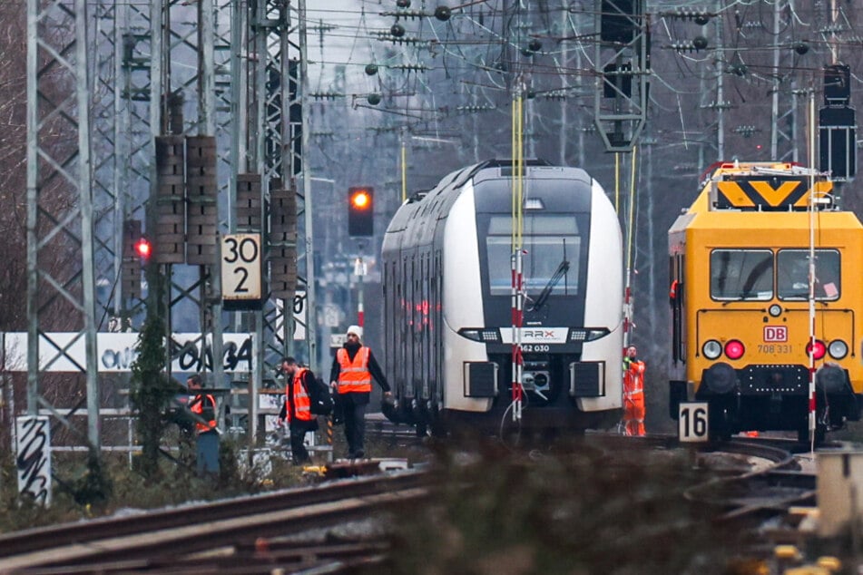 Oberleitungsstörung! Bahn-Chaos zwischen Düsseldorf und Köln